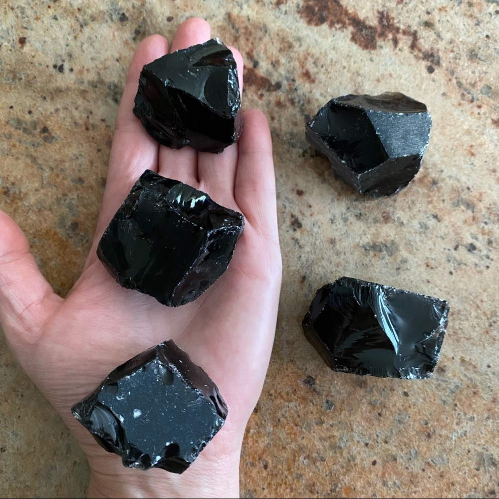 Raw Obsidian Chunk (grounding protection stone)